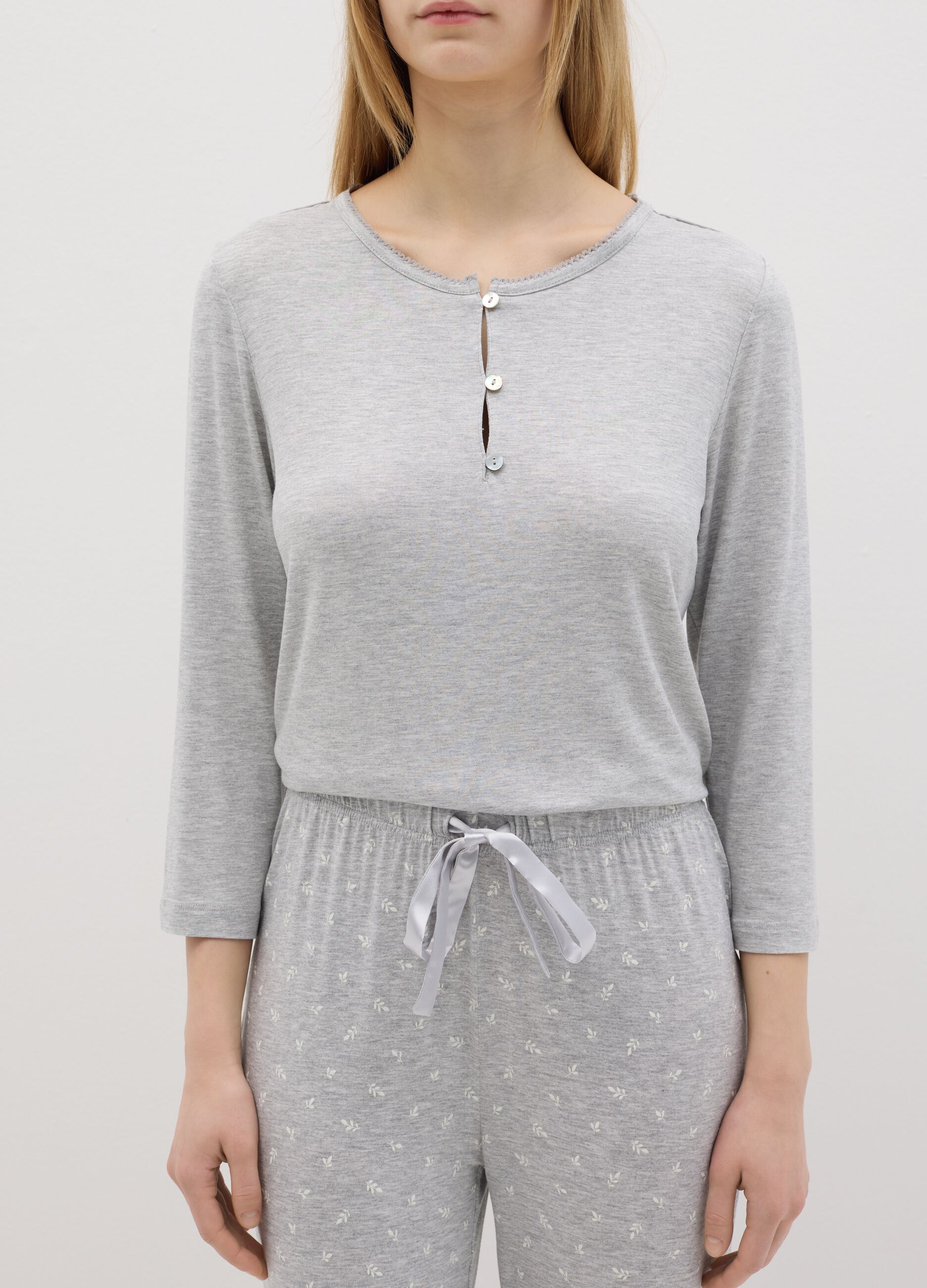 Mélange pyjamas with small leaves print