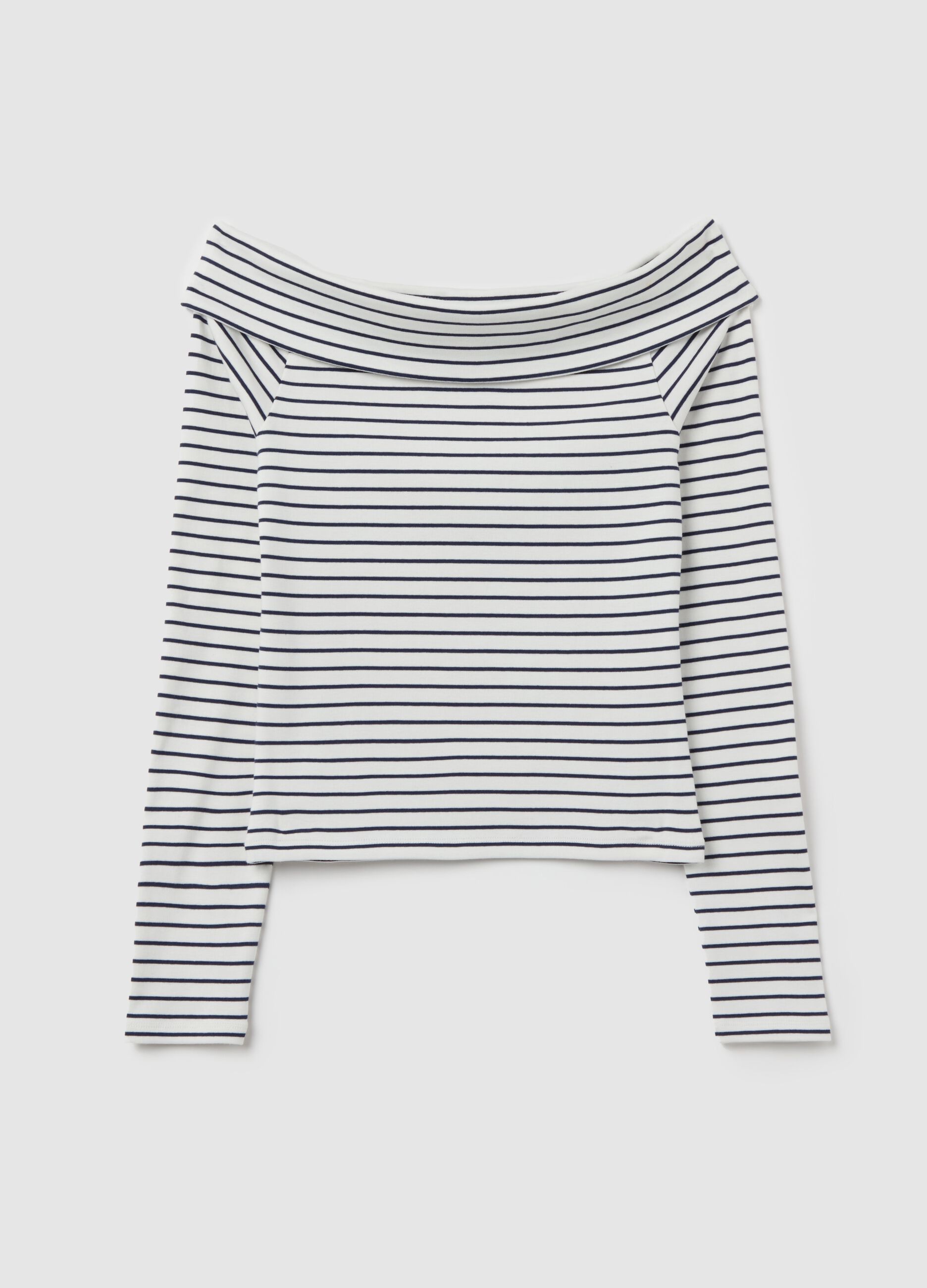 Off-the-shoulder T-shirt