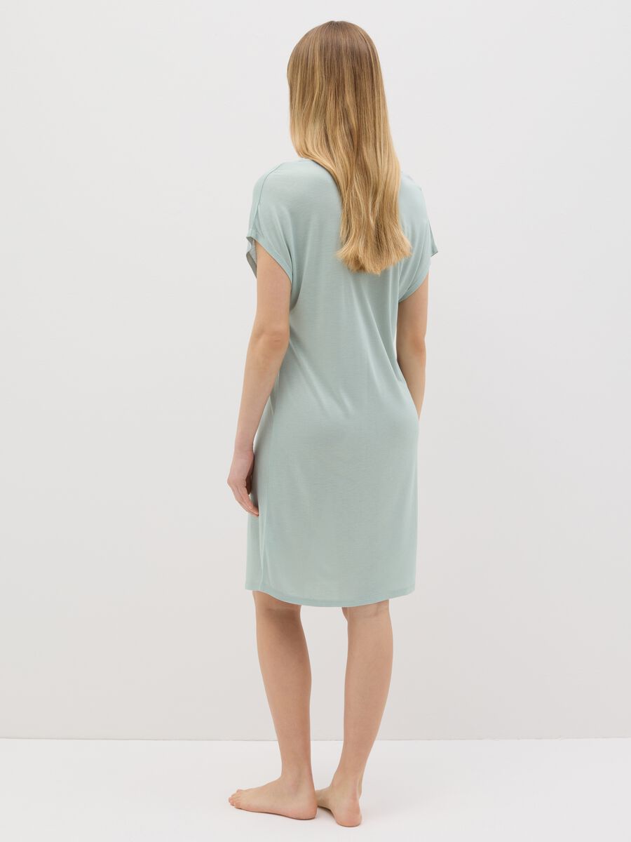 Green nightdress with broderie anglaise insert_2