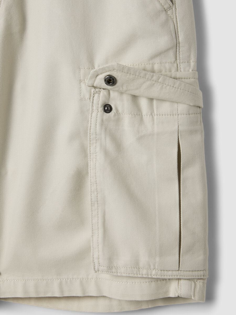 White pure cotton cargo Bermuda shorts, regular fit_5