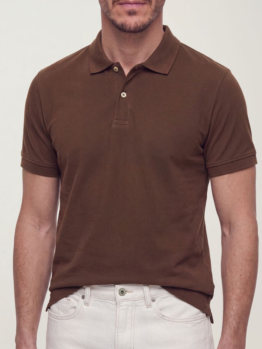 Polo marrone in puro cotone piquet con colletto classico regular fit_1