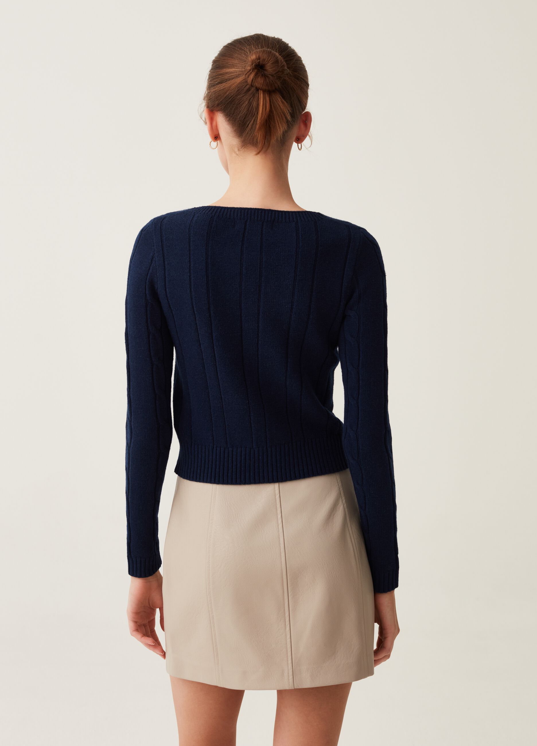Pullover con lavorazione a trecce_2