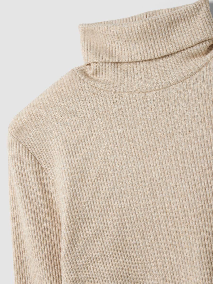 Maglia beige in misto viscosa a coste con girocollo_5