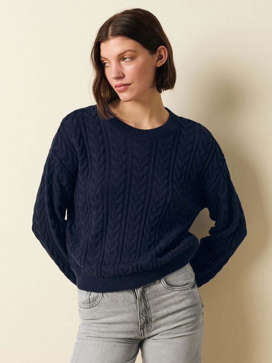 Cable-knit pullover with round neck_1