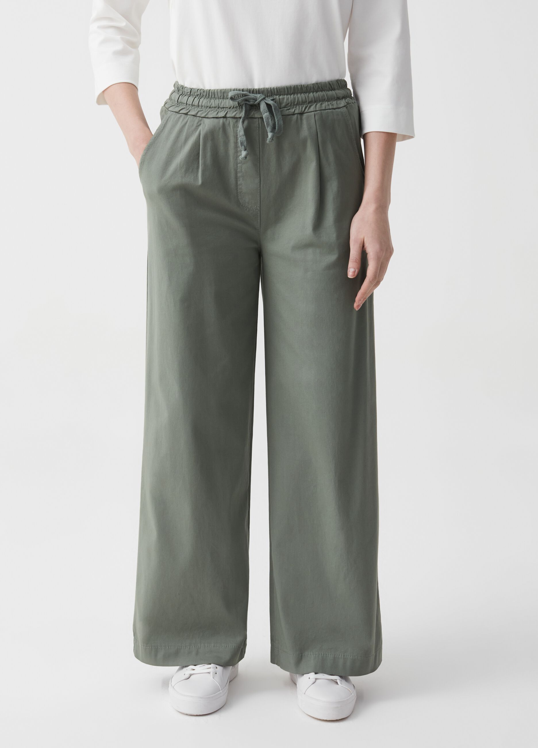 Wide leg trousers with drawstring and pleats