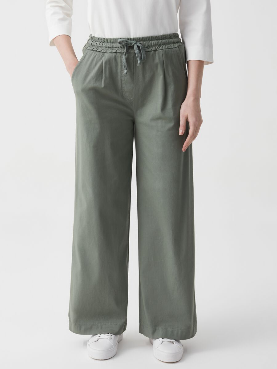 Wide leg trousers with drawstring and pleats_1