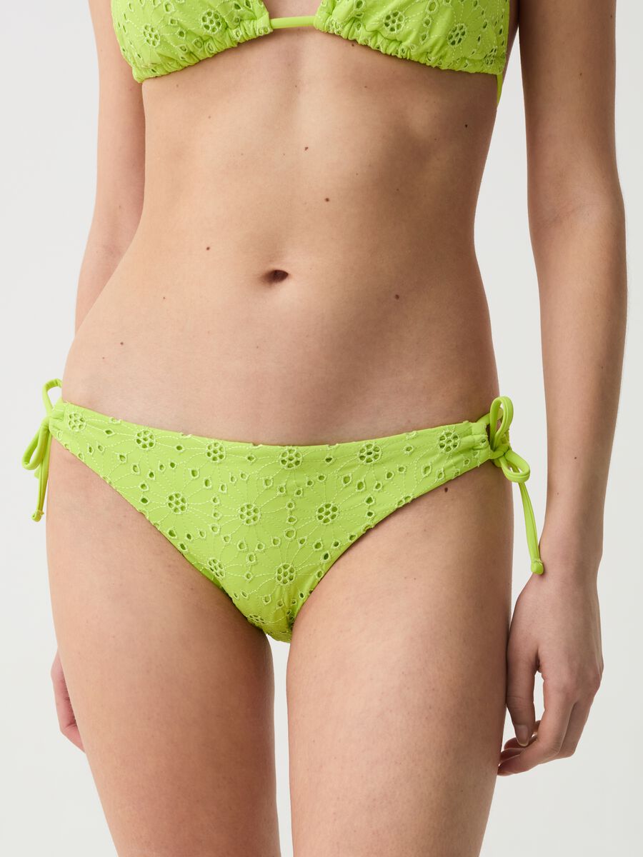 Bikini briefs with broderie anglaise front_2