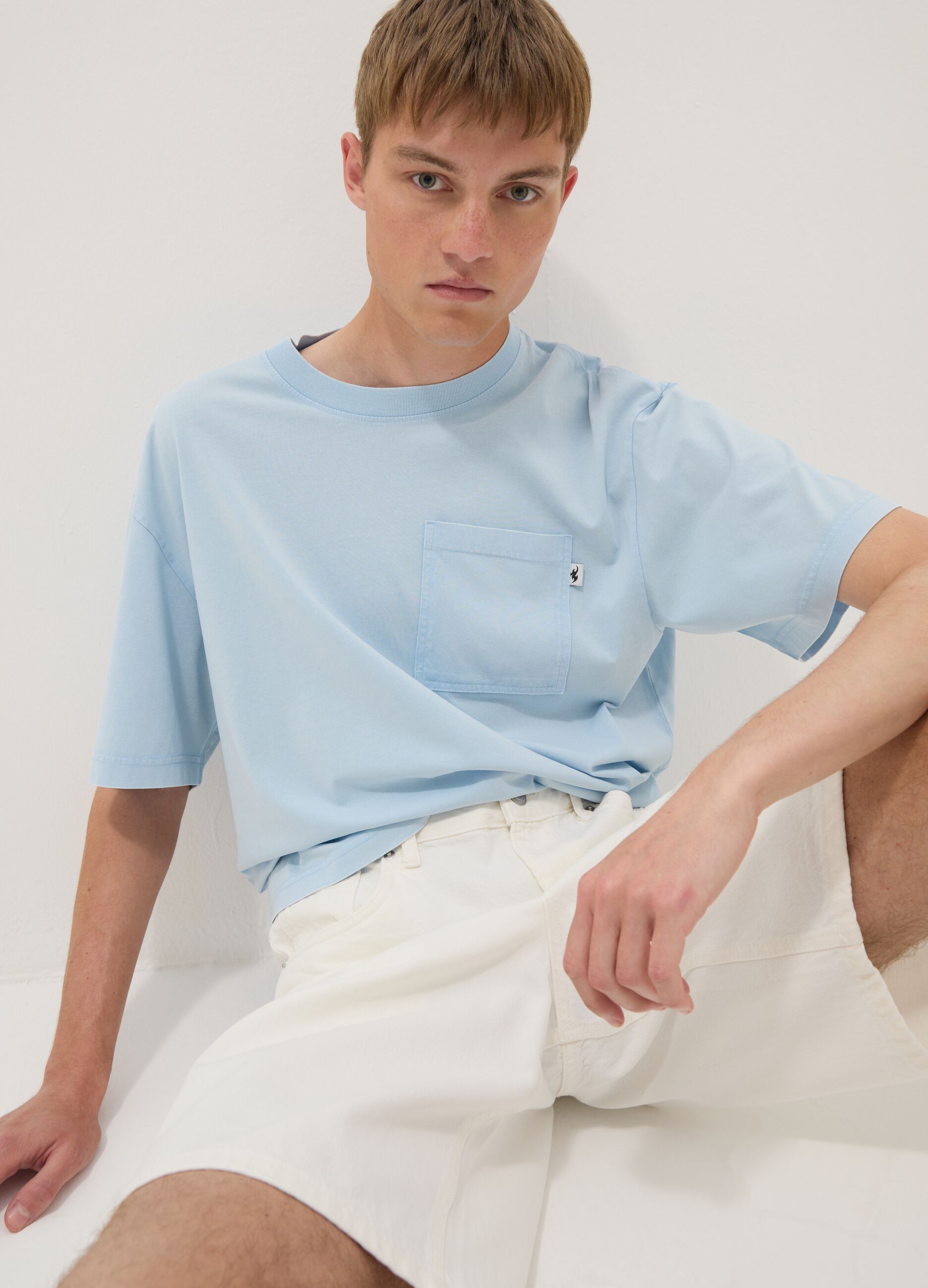 Sky-blue pure cotton T-shirt with chest pocket, regular fit