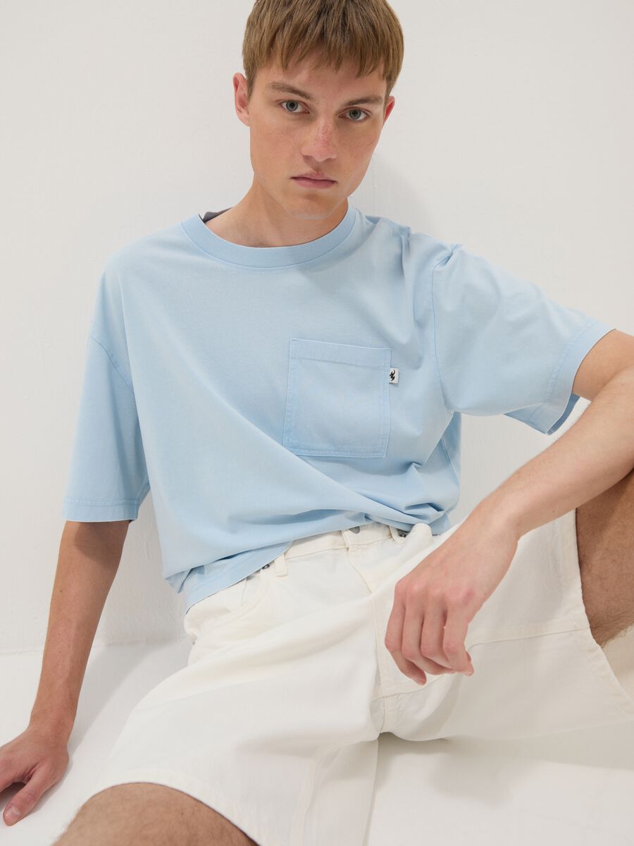 Sky-blue pure cotton T-shirt with chest pocket, regular fit_3