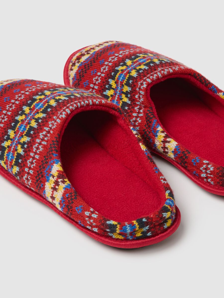 Multicolour slippers with regular fit pattern_1