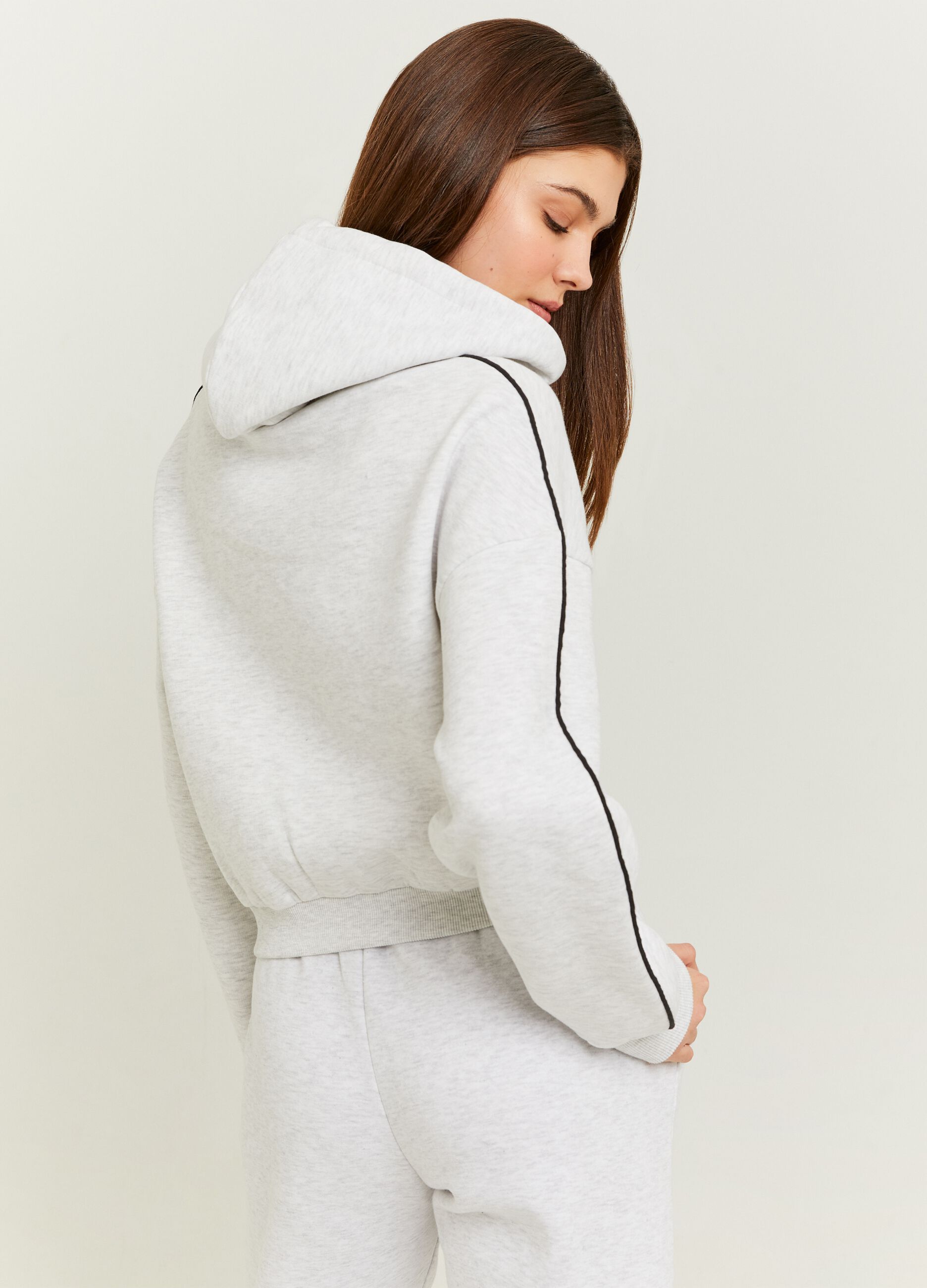 Crop sweatshirt with hood and print