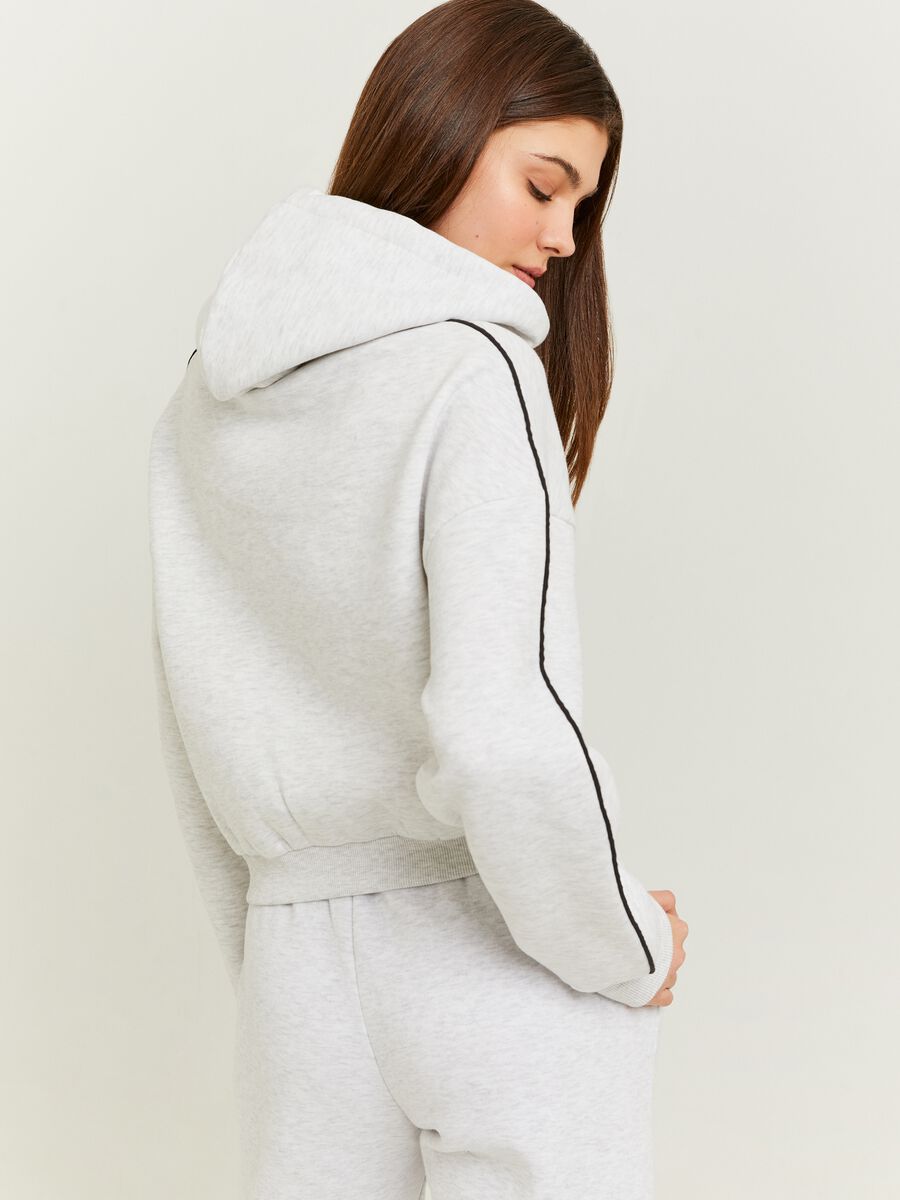 Crop sweatshirt with hood and print_1