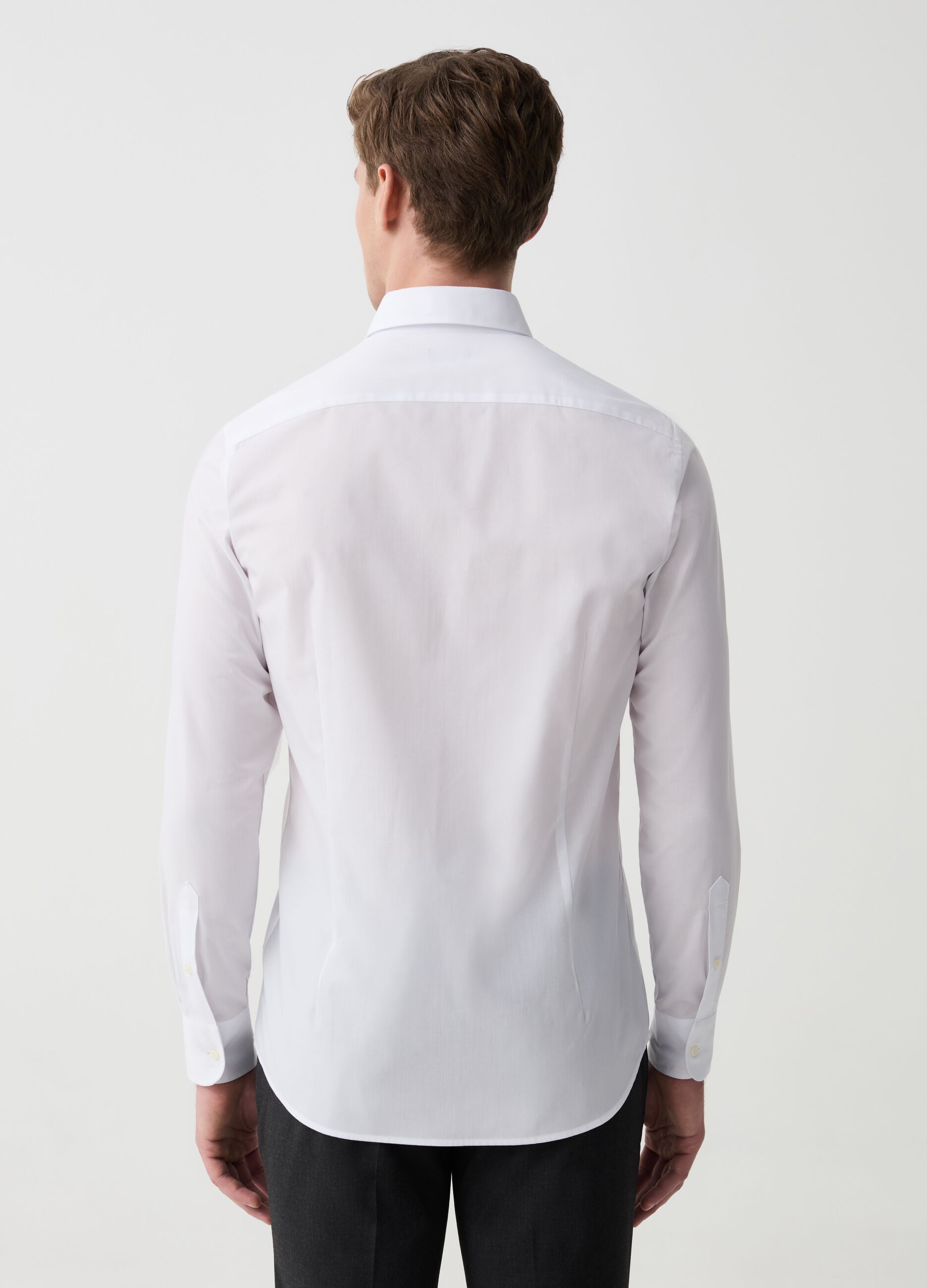 Slim-fit shirt with button-down collar