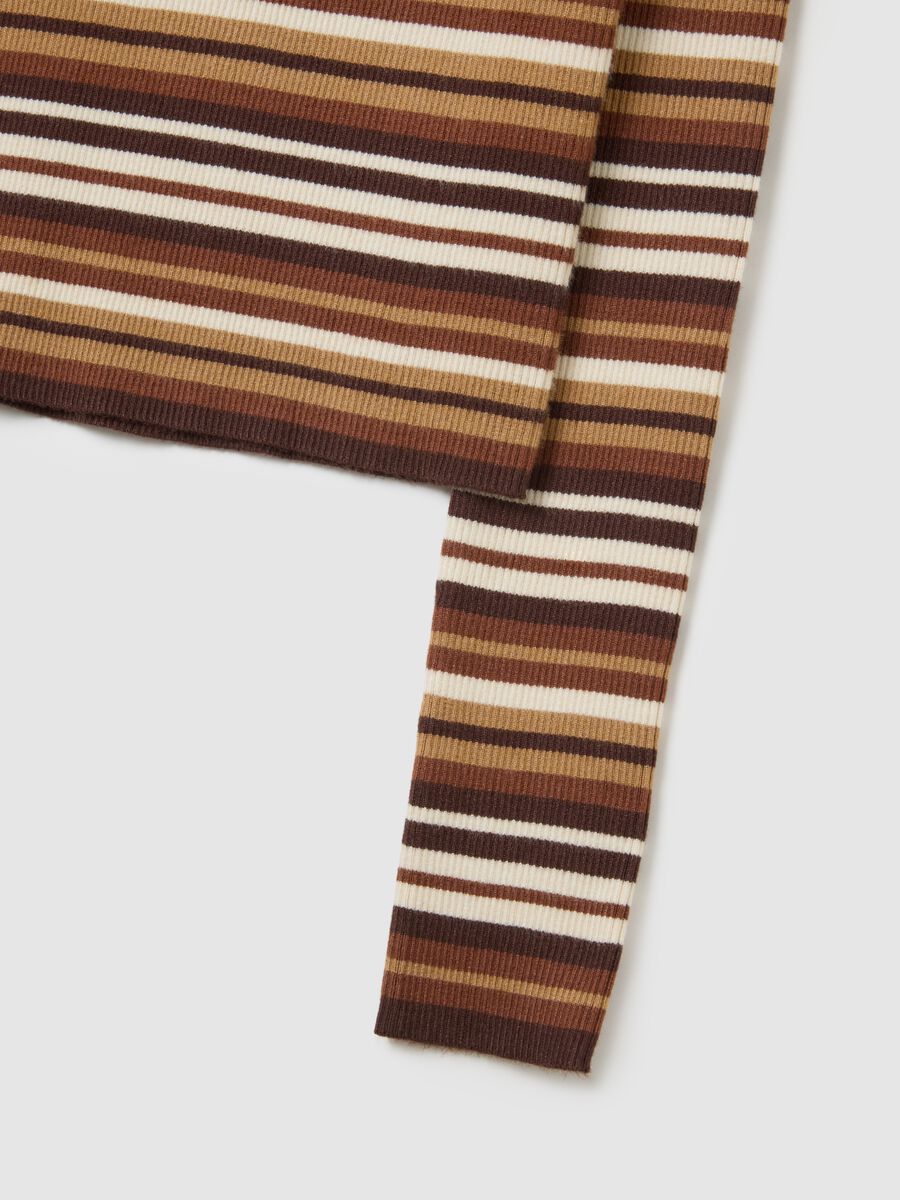 Maglione marrone a righe vestibilità fitted_5