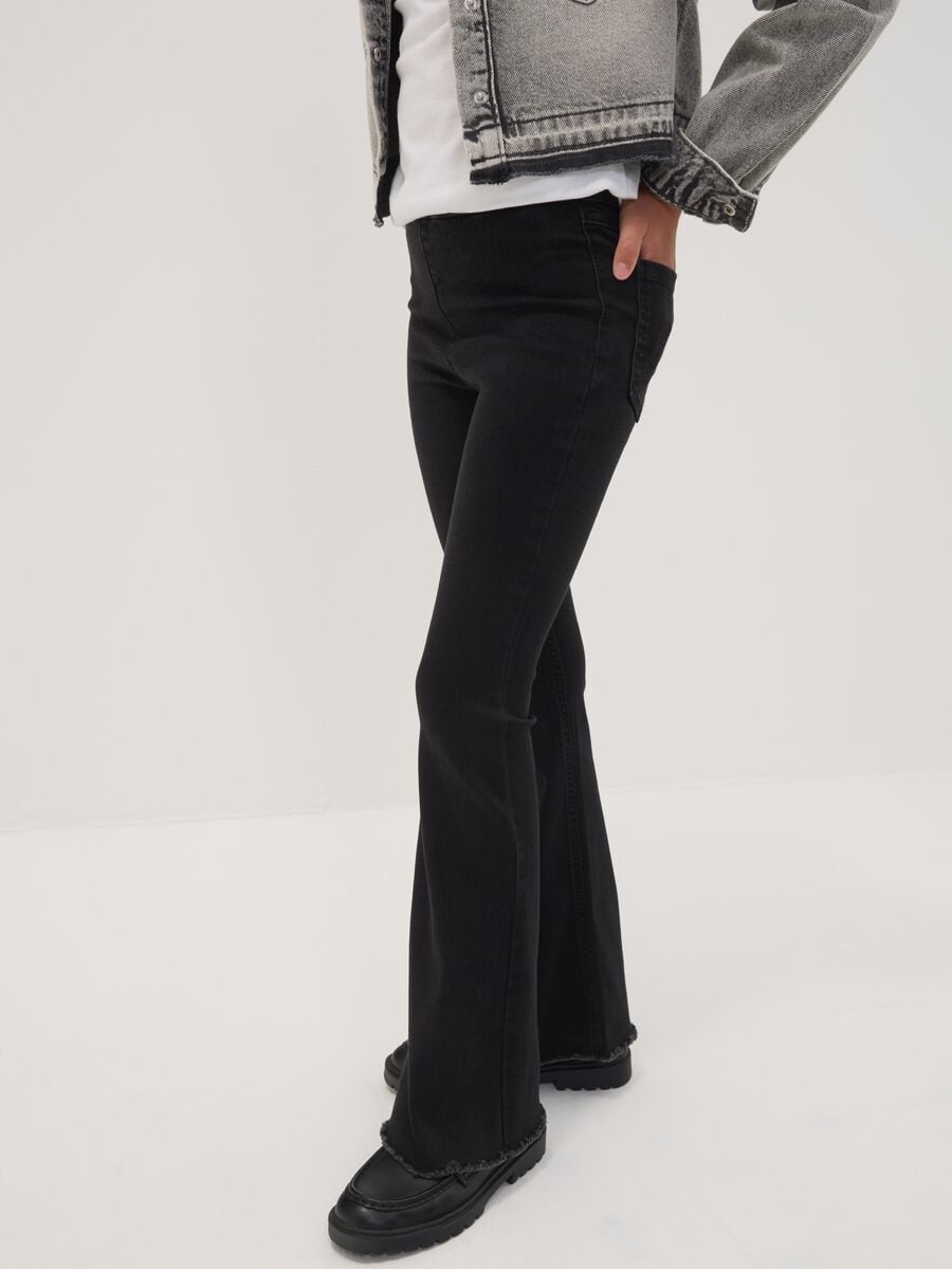 Jeggings neri flare in cotone e viscosa elasticizzata per ragazza_2