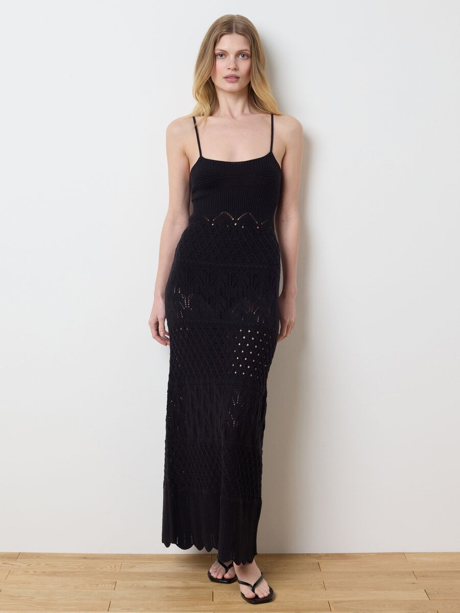 Long black dress in crochet knit_1