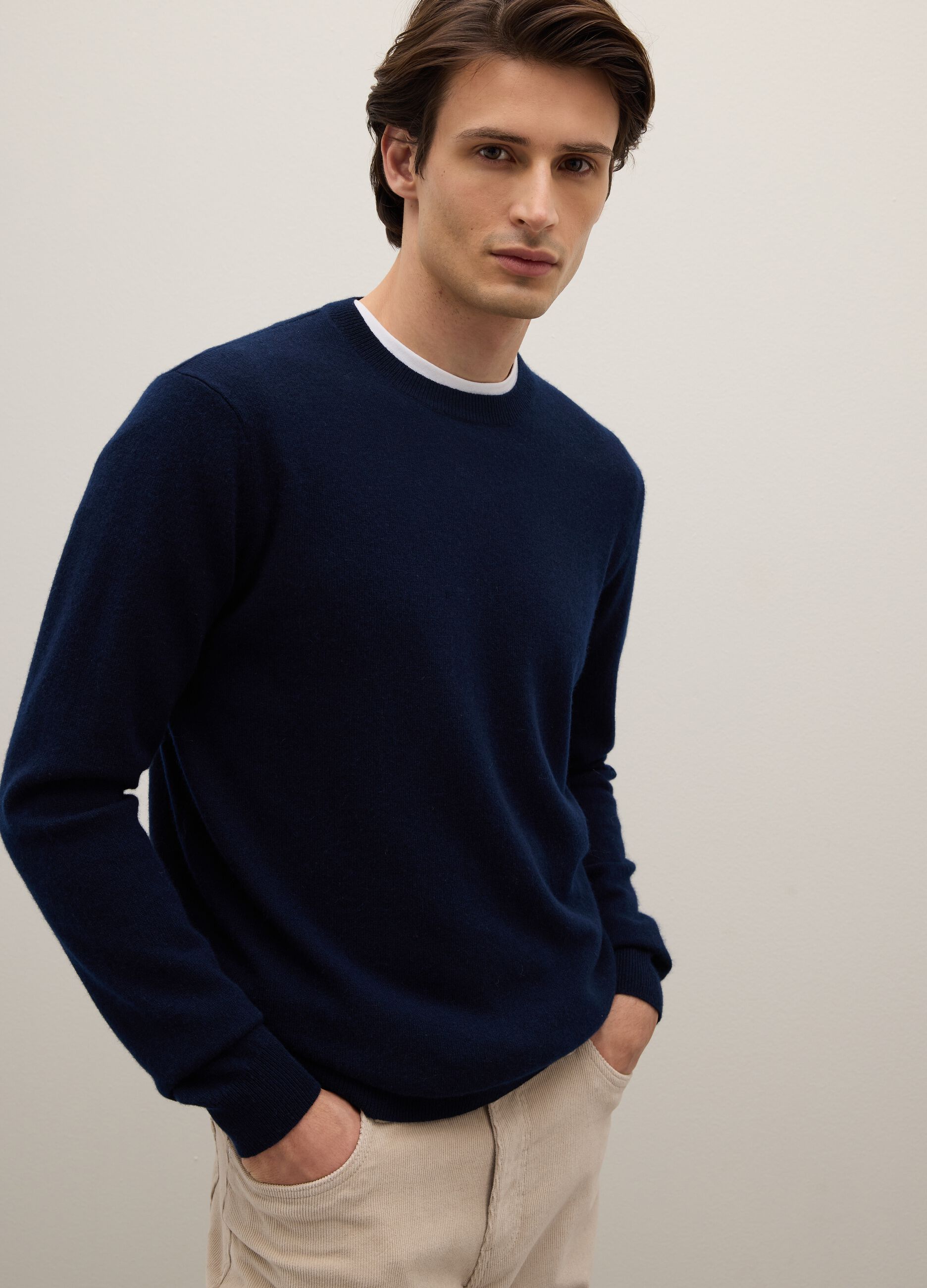 Regular fit blue crewneck pullover in pure cashmere