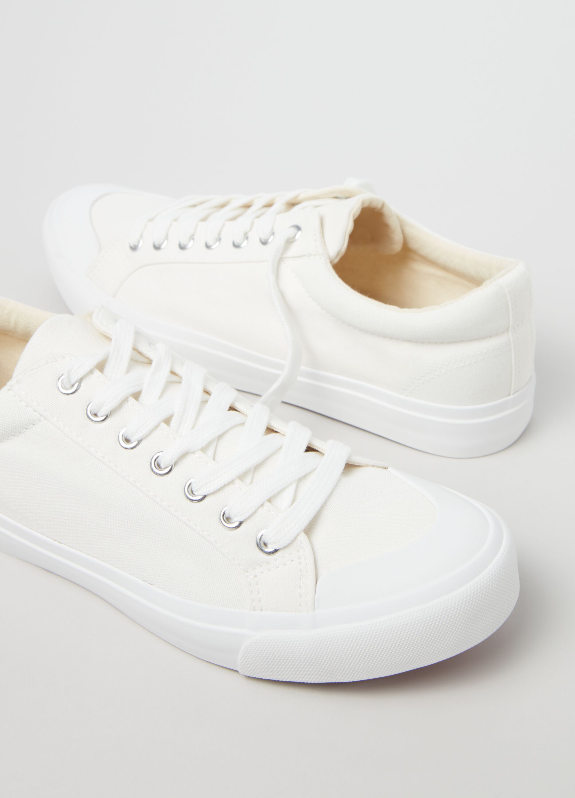 Cotton sneakers with laces