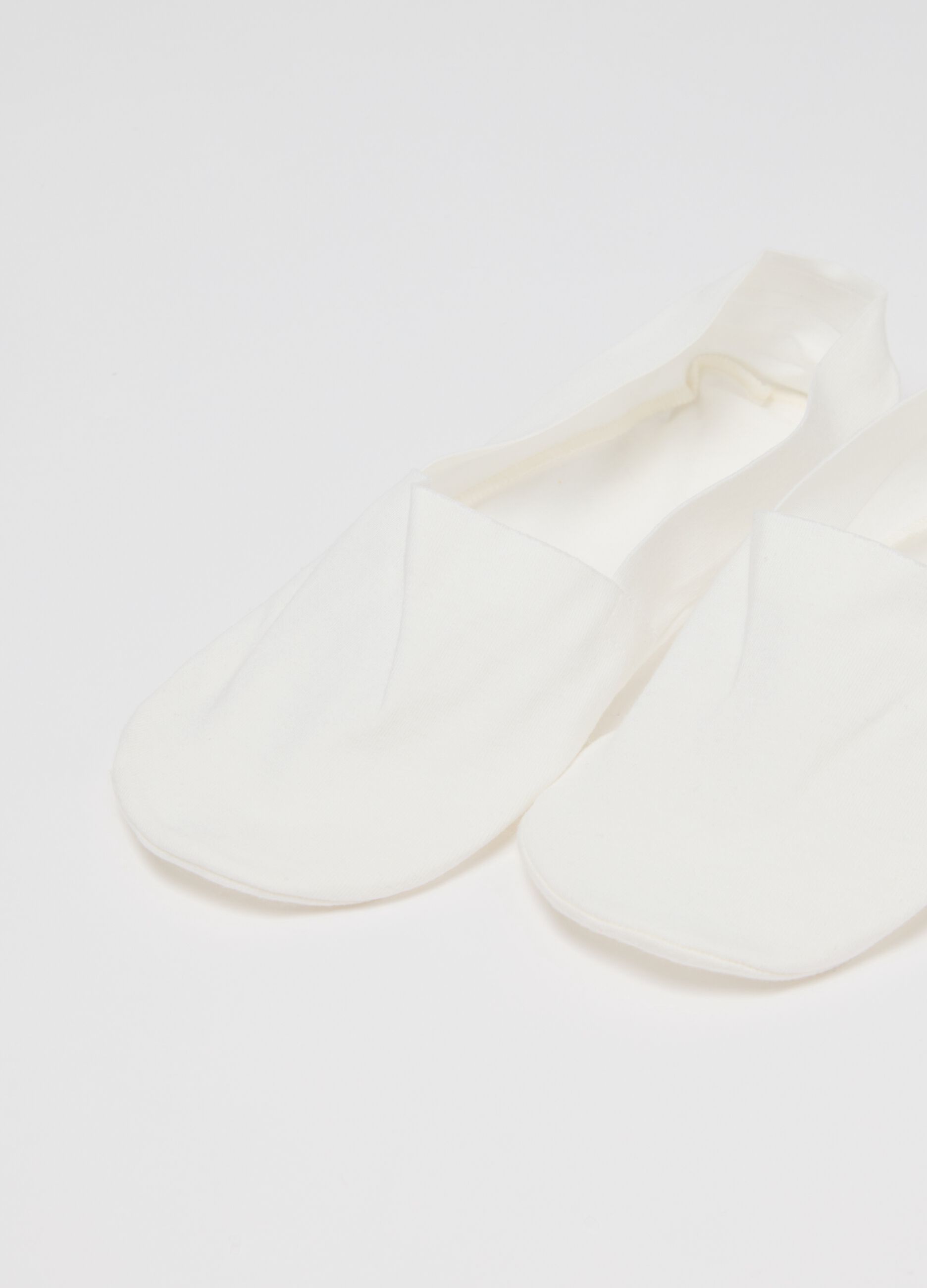 White stretch show liners
