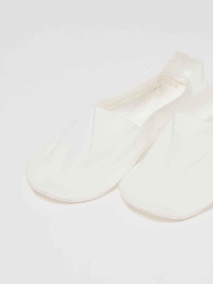White stretch show liners_1
