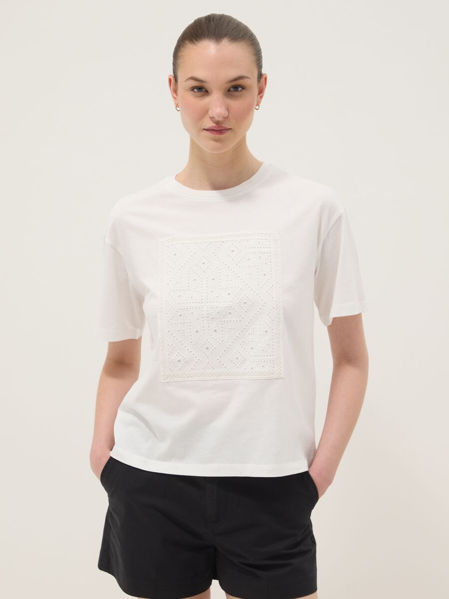 White pure cotton regular-fit T-shirt with perforated detail_1