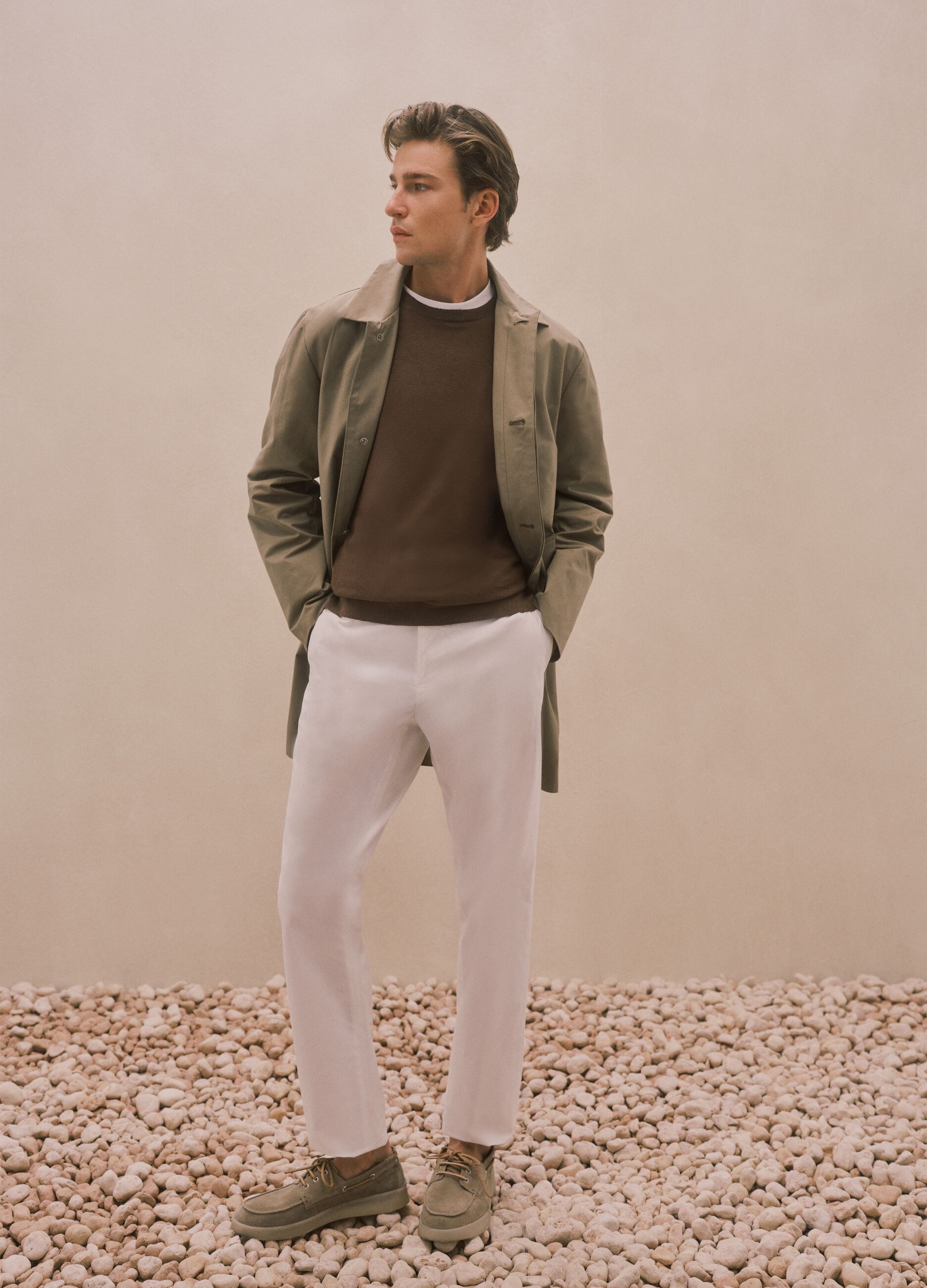 Trench beige regular fit con chiusura a bottoni