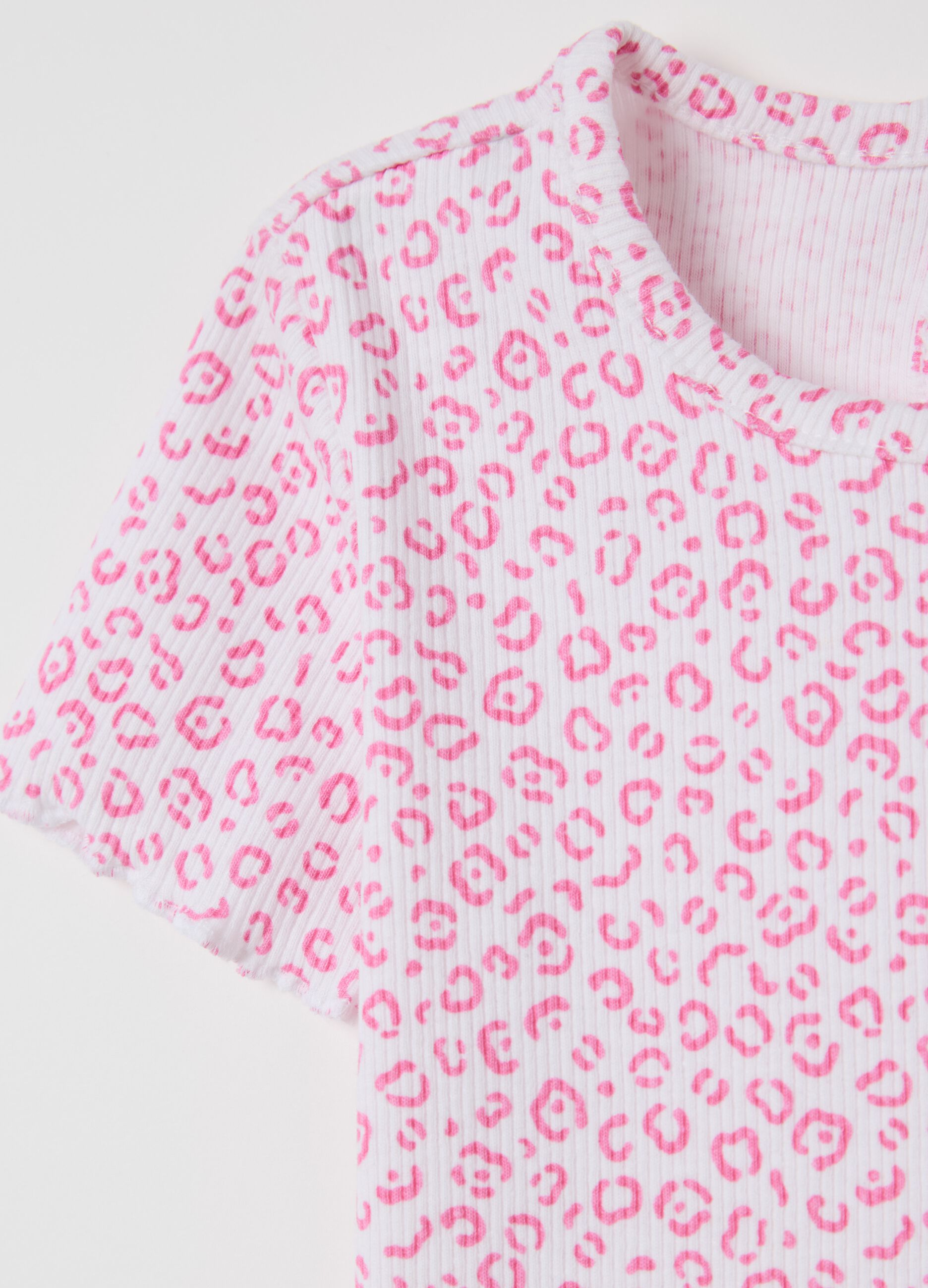 White ribbed T-shirt with animal print