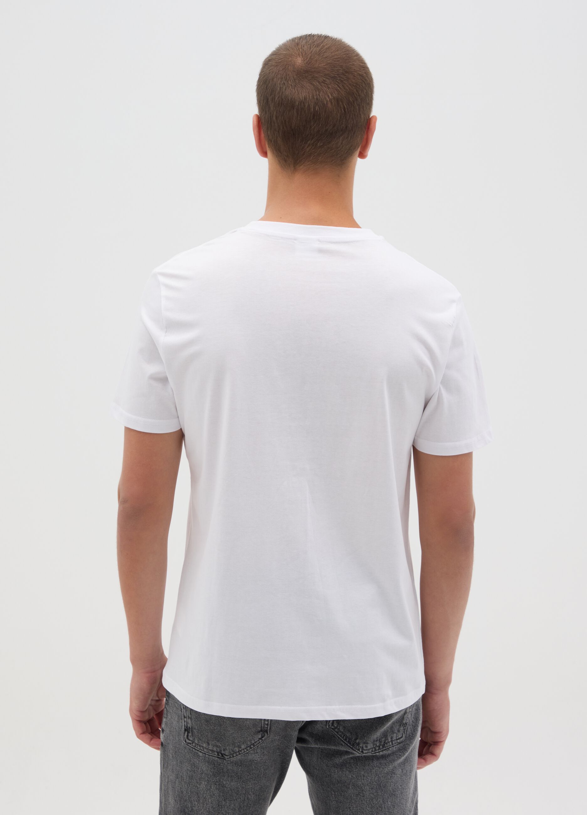 Men's white cotton regular fit T-shirt with black print