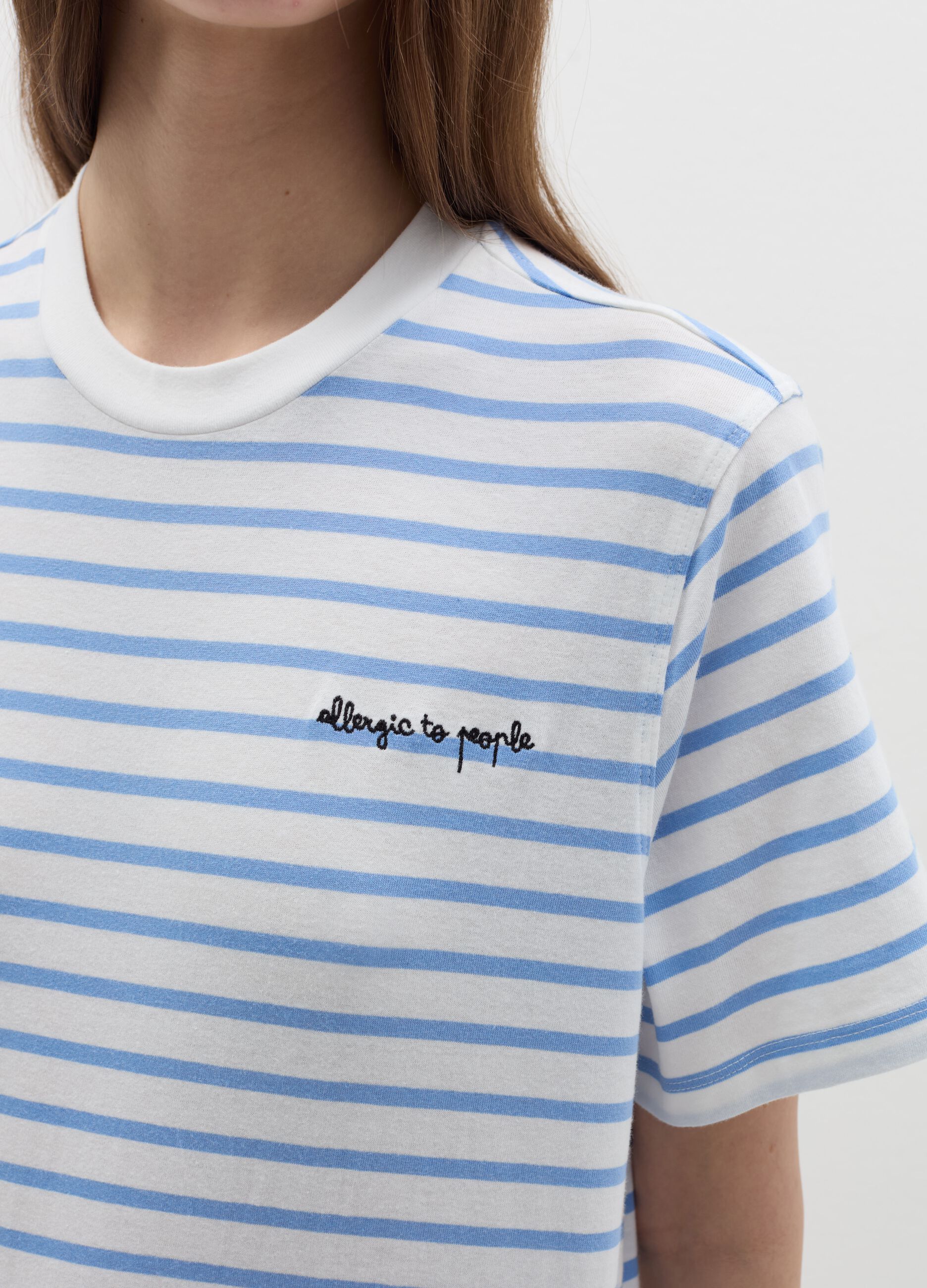 T-shirt in cotone con ricamo