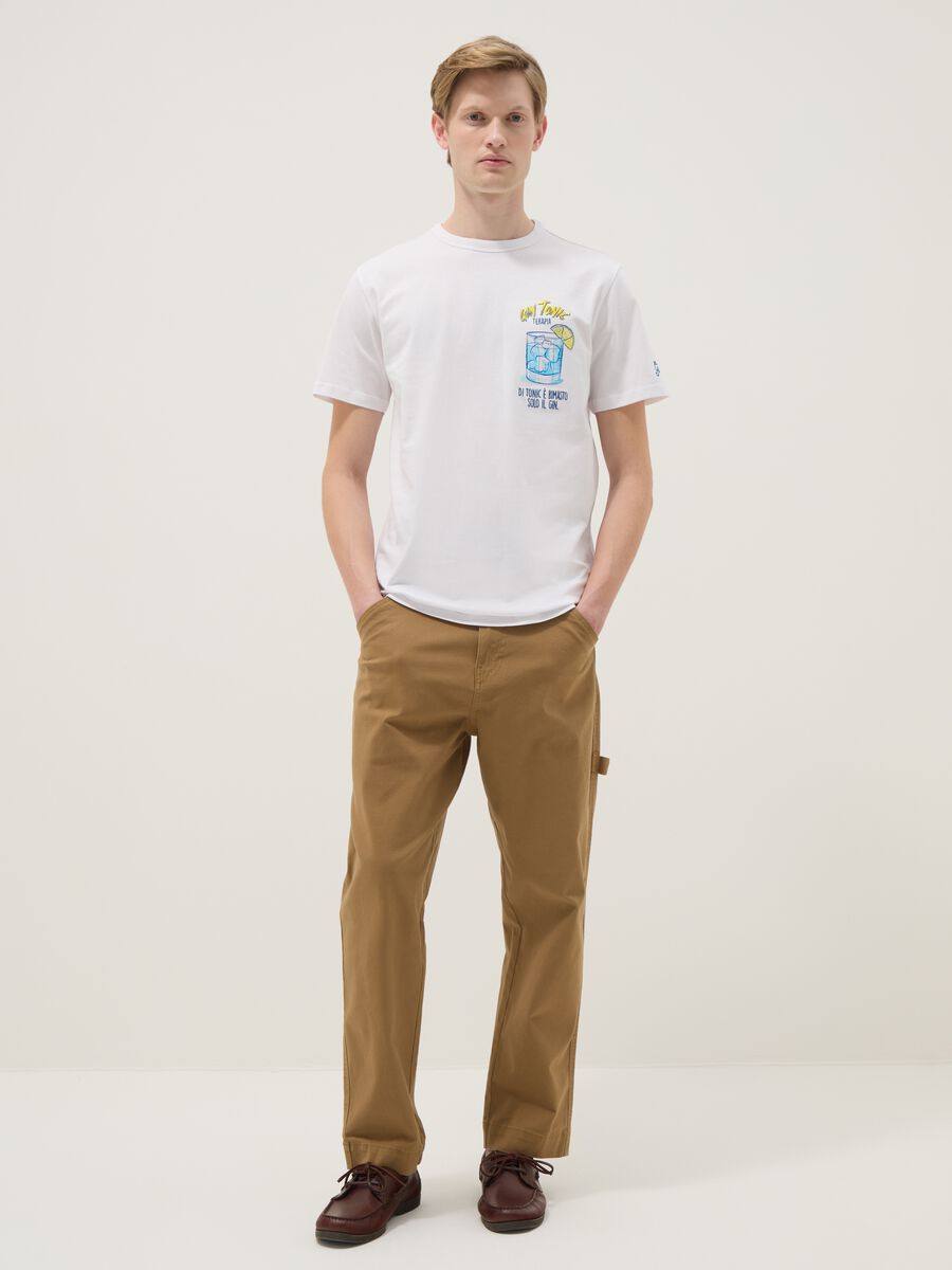 White pure cotton regular fit T-shirt with Gin tonic prints_1