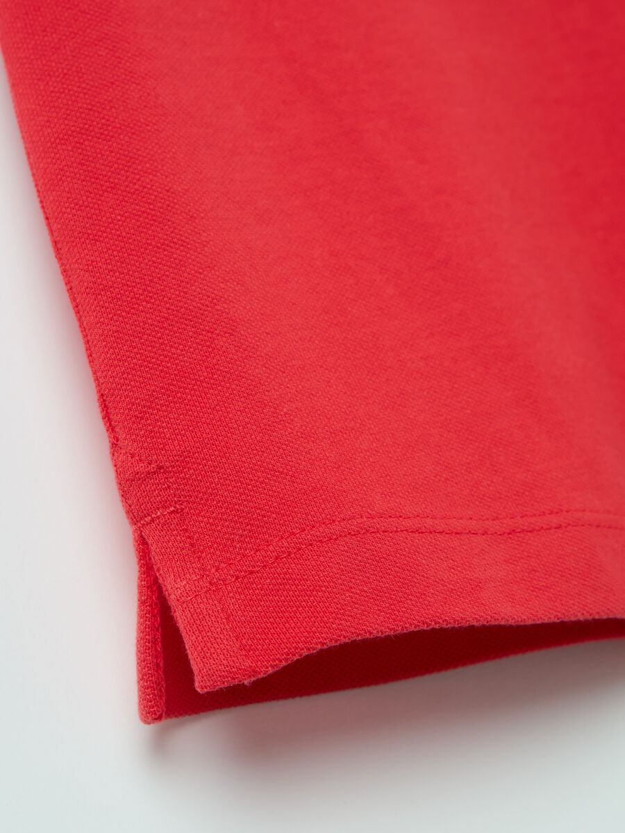 Polo in cotone con patch e ricamo "Yacht Club"_3
