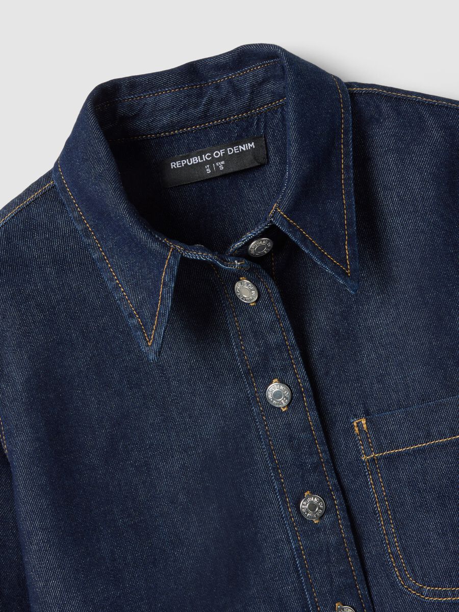 Camicia in puro cotone denim regular fit con bottoni e taschino_5