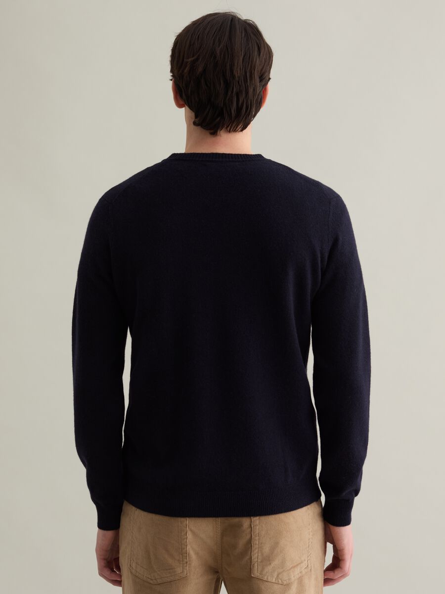 Lambswool pullover with V neck_3