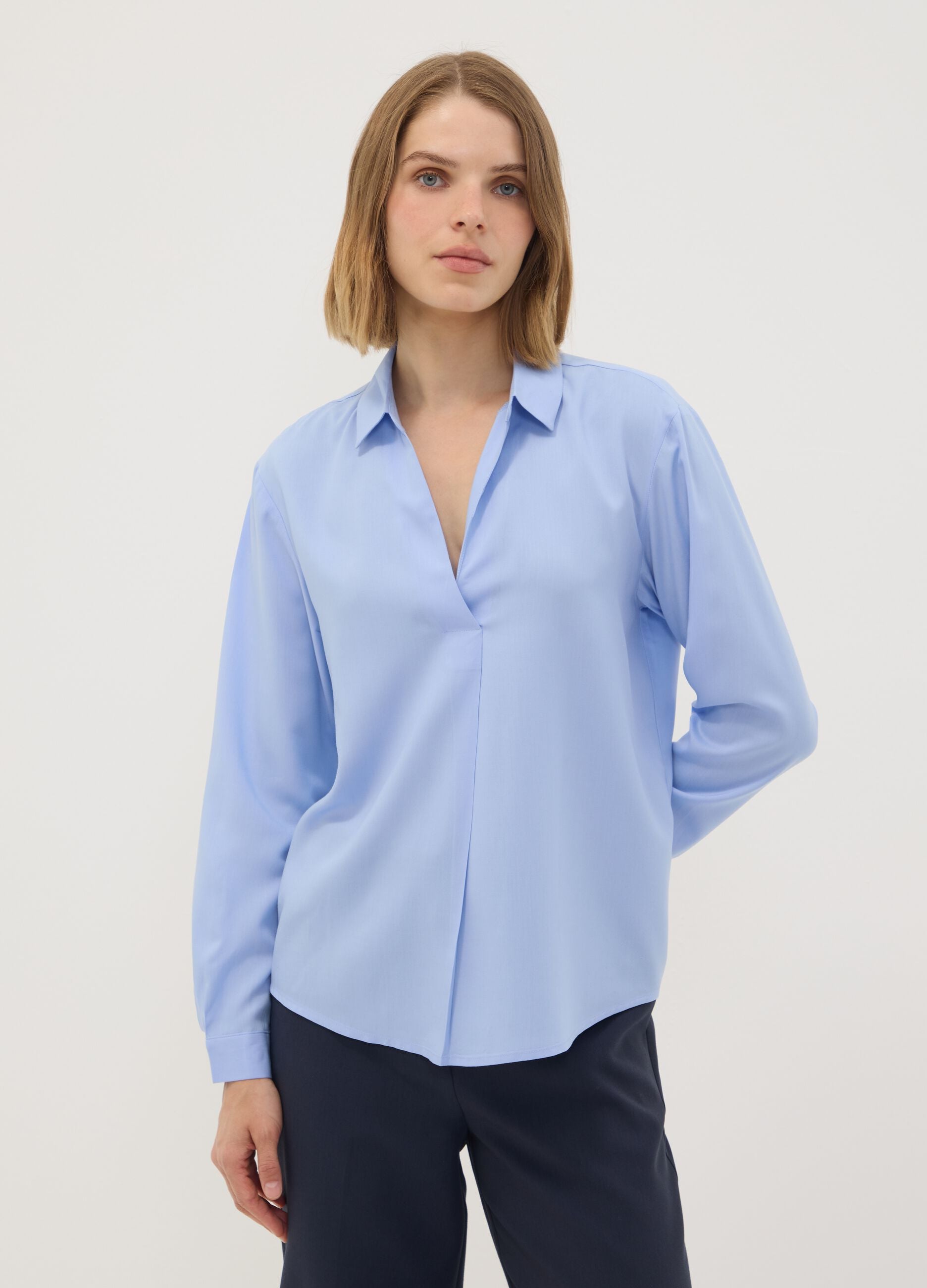 Camicia azzurra in pura viscosa con colletto classico regular fit