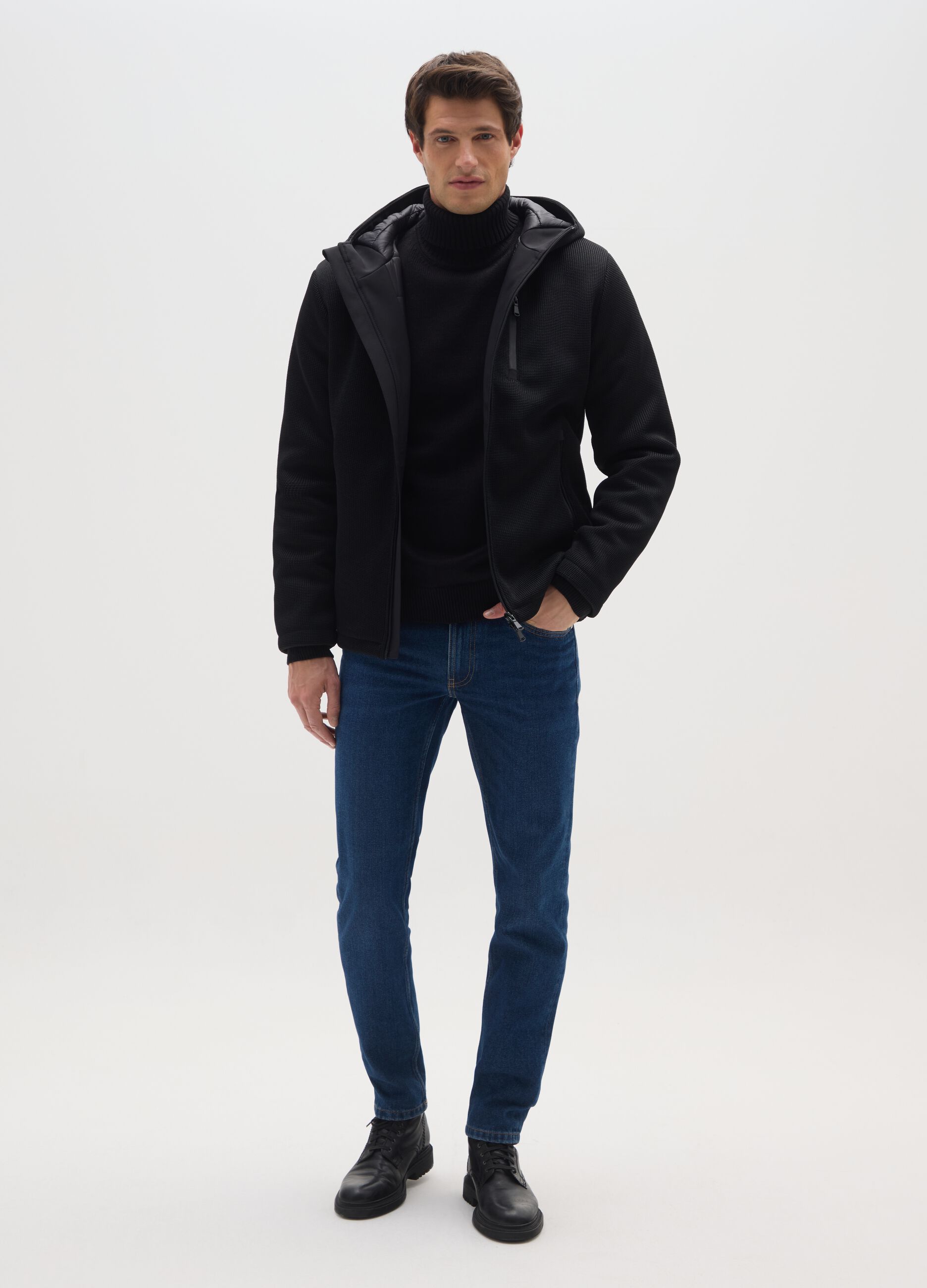 Black padded jacket with hood, regular fit with zip