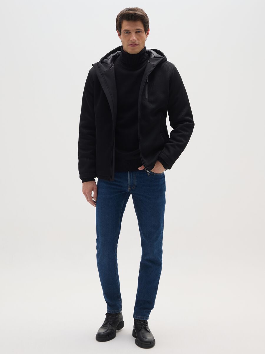 Giacca imbottita con cappuccio nera regular fit con zip_1