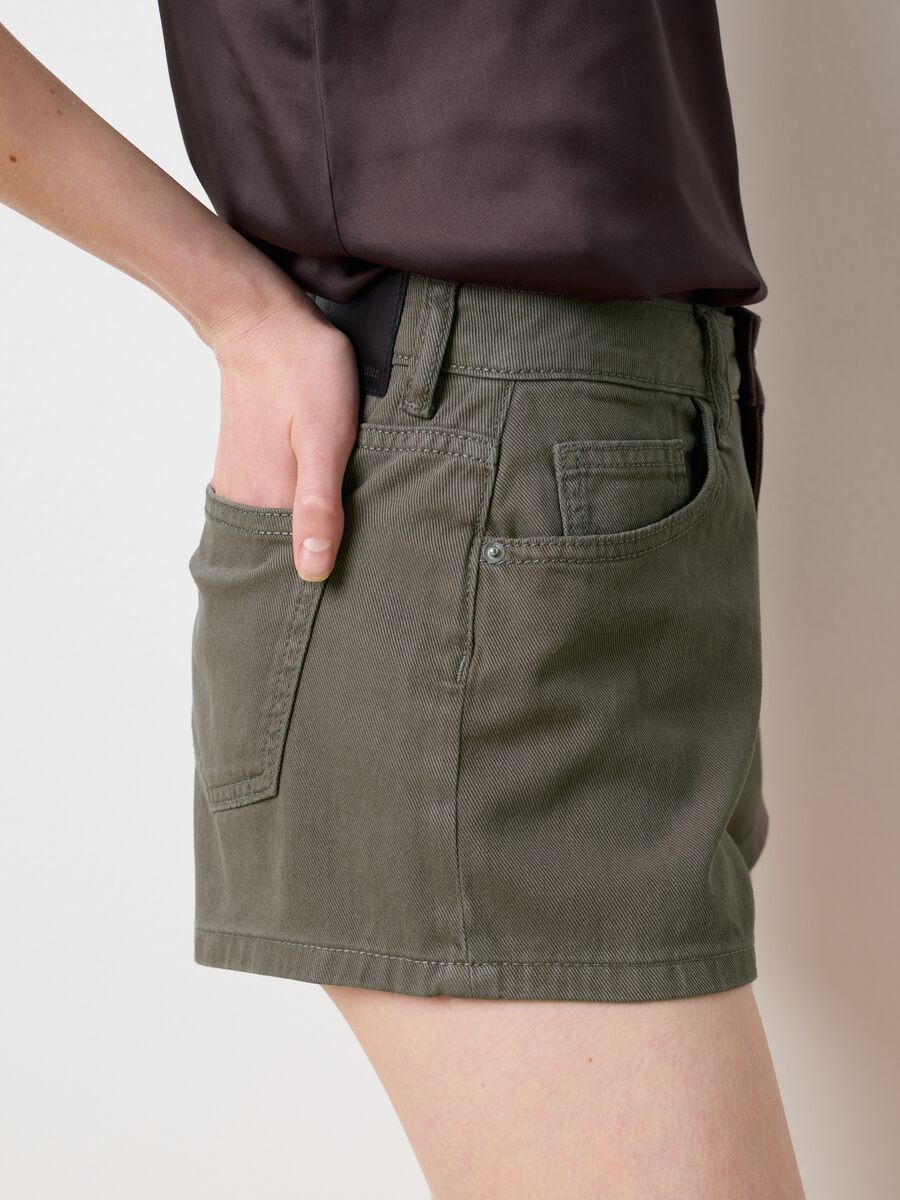 Women's grey cotton shorts in regular fit_2