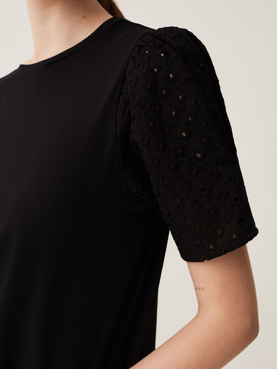T-shirt with puff sleeves in broderie anglaise_3