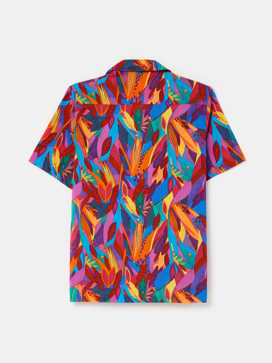 Short-sleeved shirt with tropical print_4