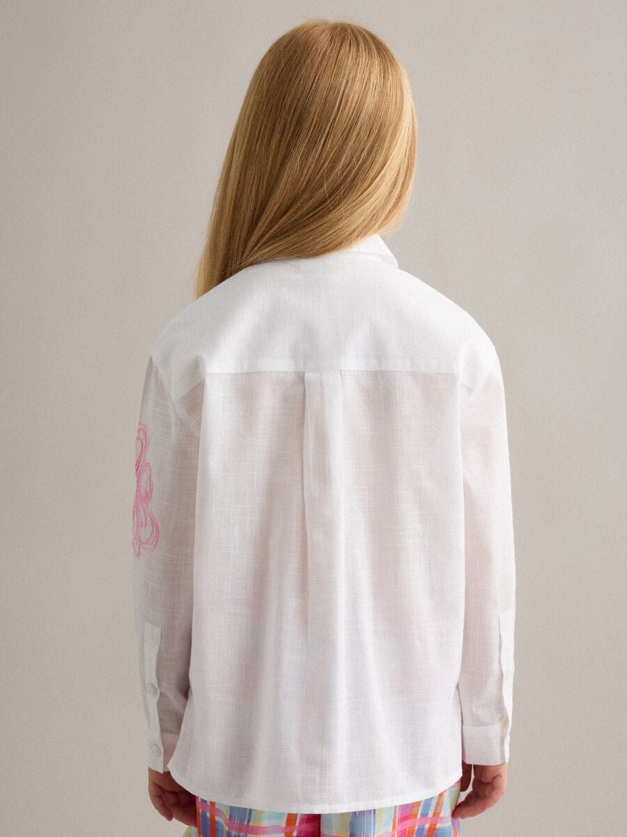 Camicia bianca in puro cotone con ricami floreali regular fit_1