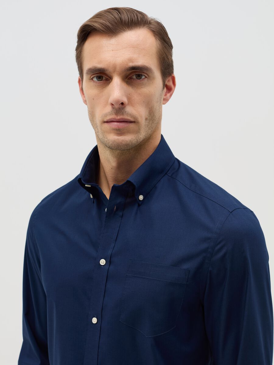 Regular-fit easy-iron shirt with button-down collar_1