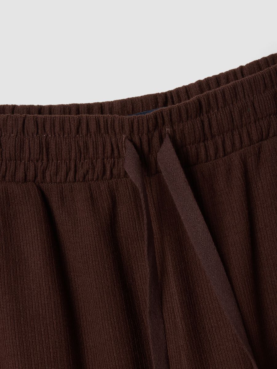 Brown cotton-blend jogger shorts with drawstring, relaxed fit_5