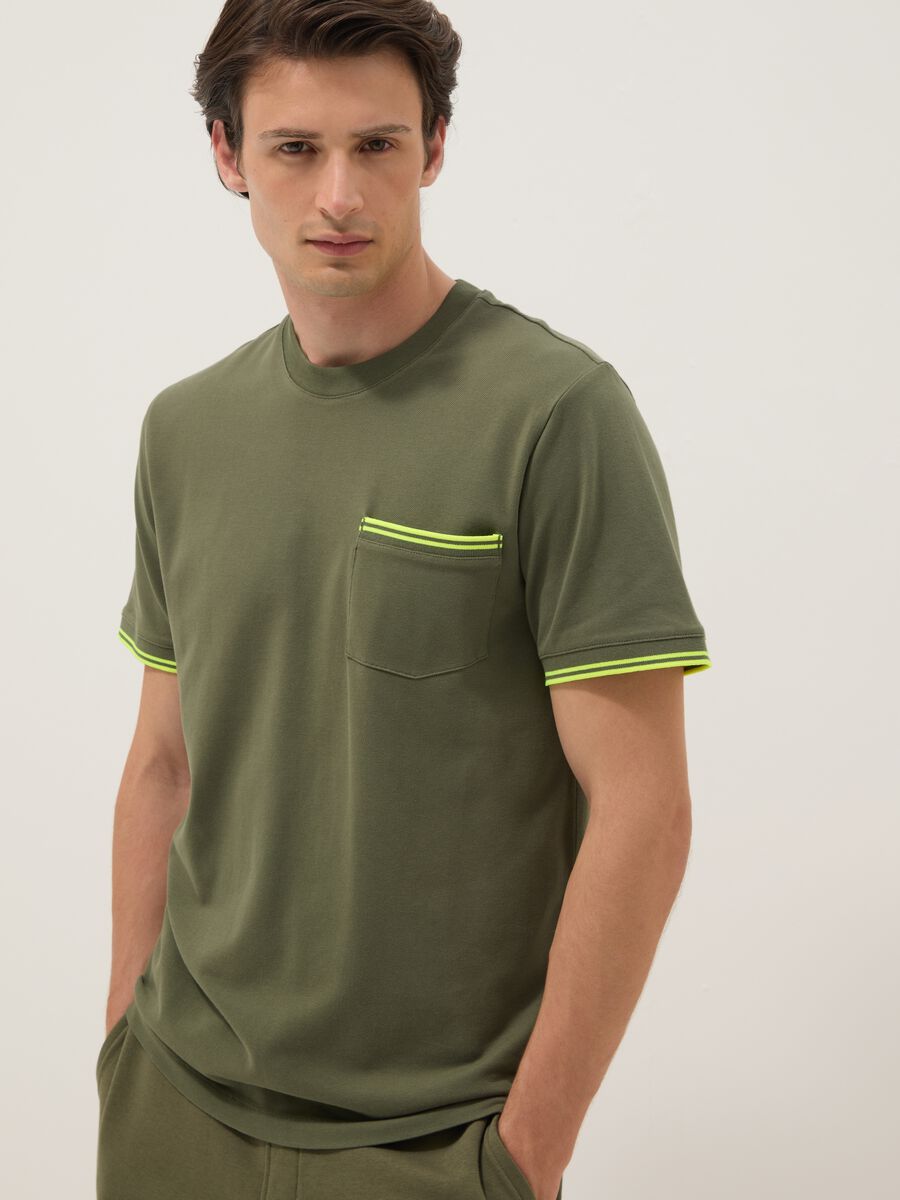 Green stretch cotton T-shirt with chest pocket_2