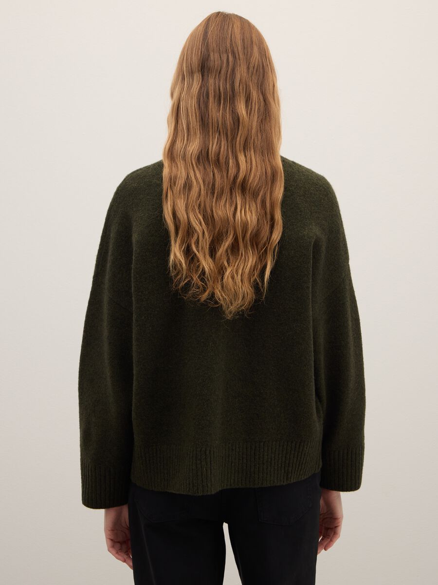 Cardigan verde scuro vestibilità over con scollo a V e bottoni_2