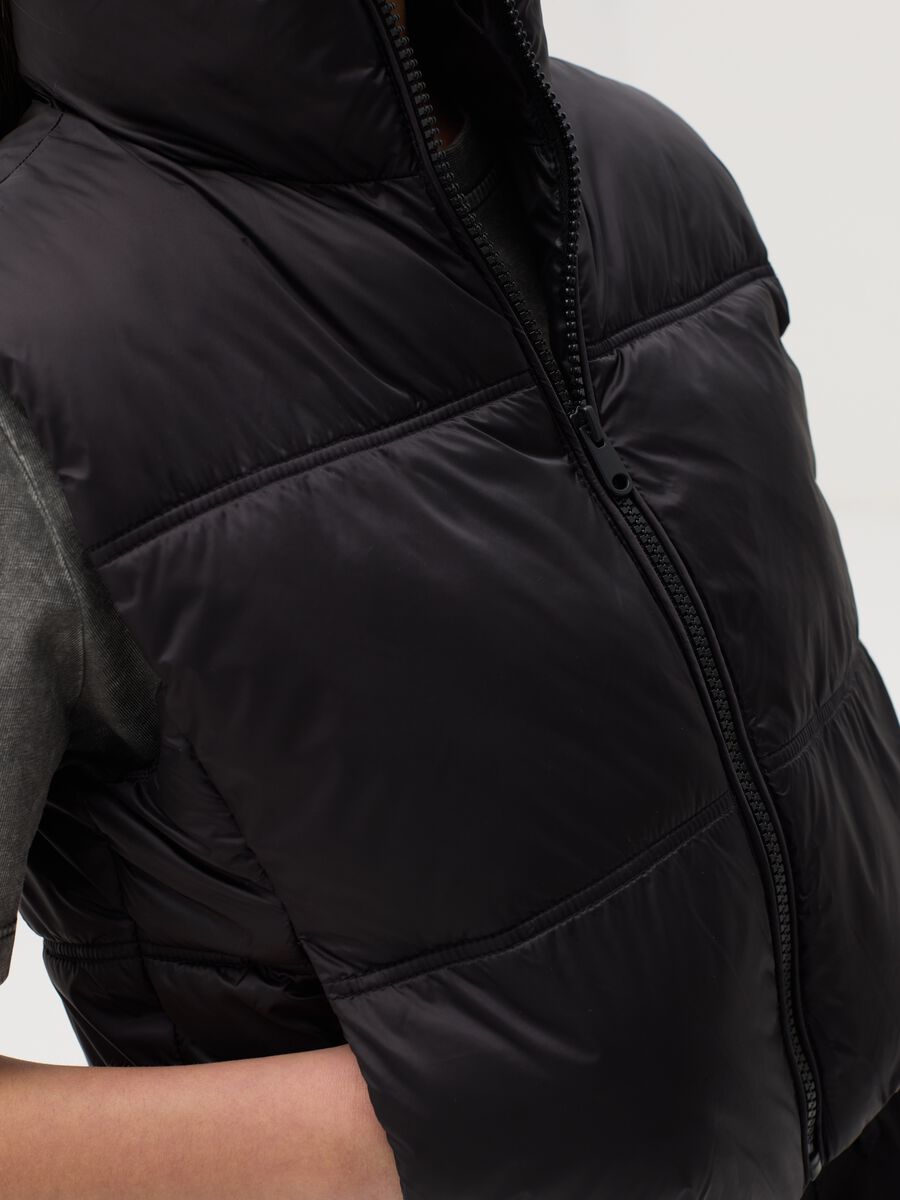 Quilted gilet in water-repellent fabric_1