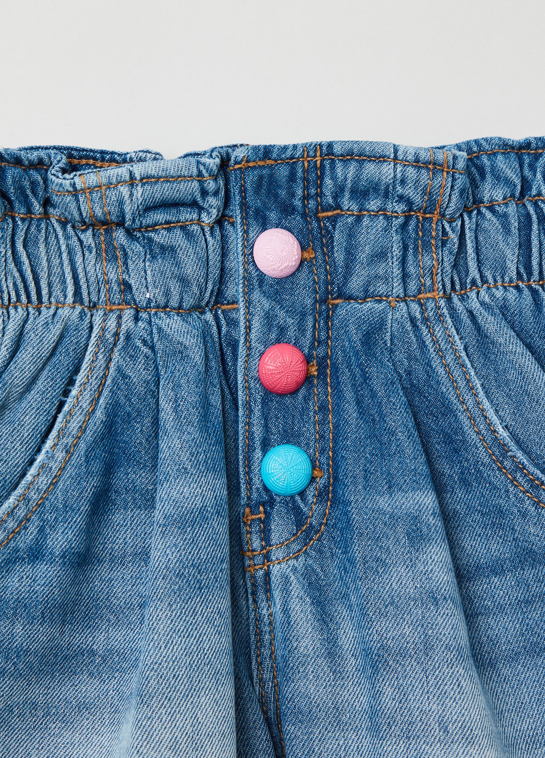 Paper bag shorts with multicoloured buttons