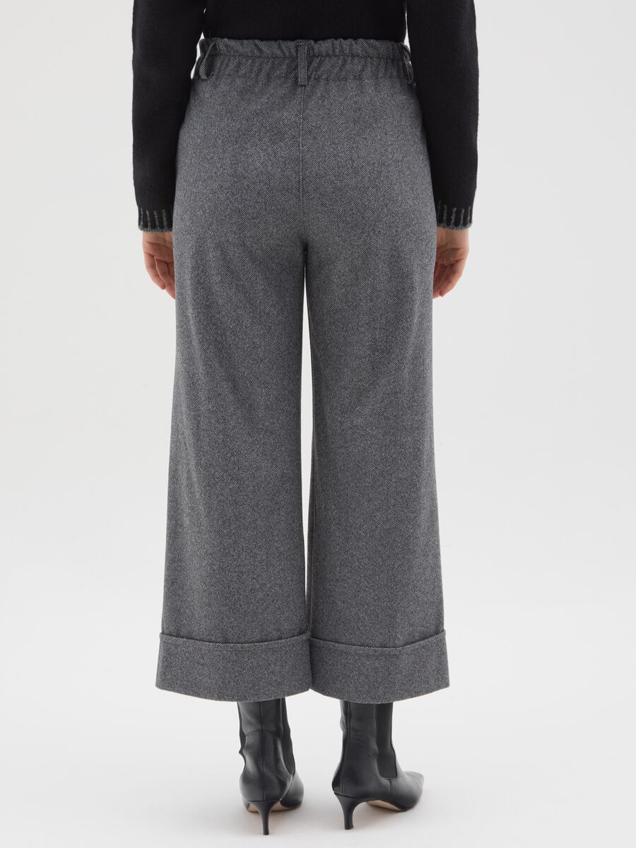 Pantaloni grigi regular fit con vita elasticizzata_2