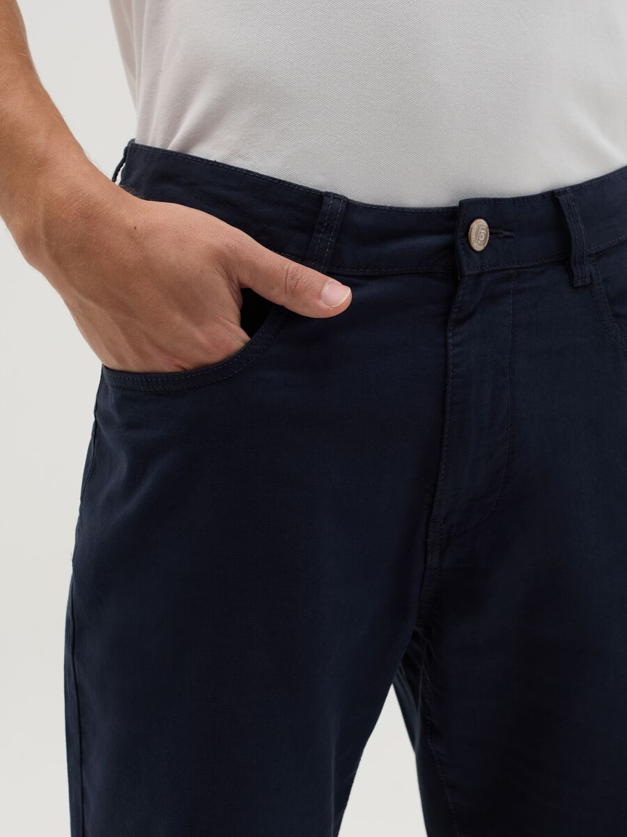 Trousers in linen and cotton with five pockets_3