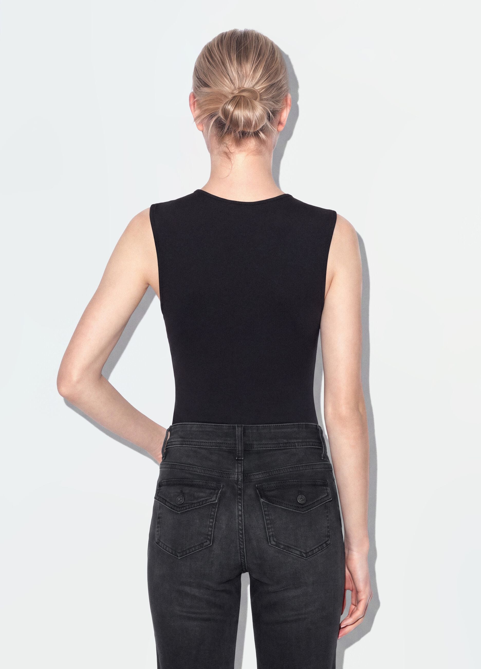 Body nero in tessuto elasticizzato con arricciature regular fit