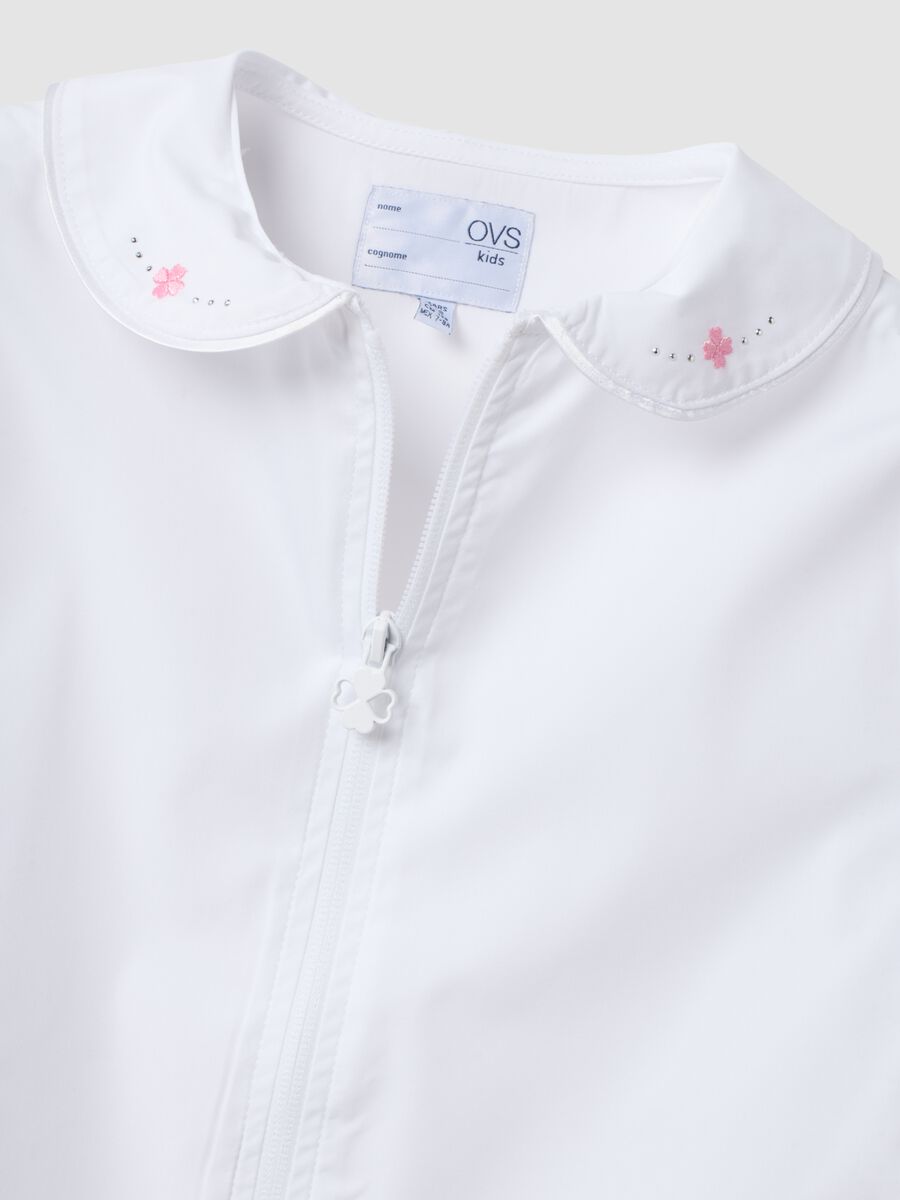 Girls&rsquo; white school apron with zip fastening and classic collar_3